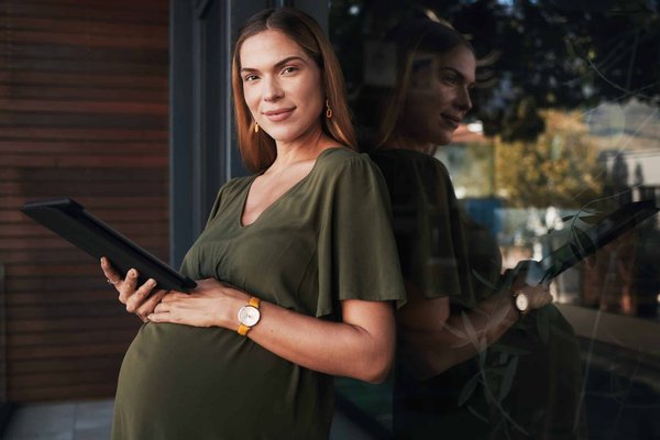 How to Select and Style Comfortable Yet Chic Maternity Wear for the Office?